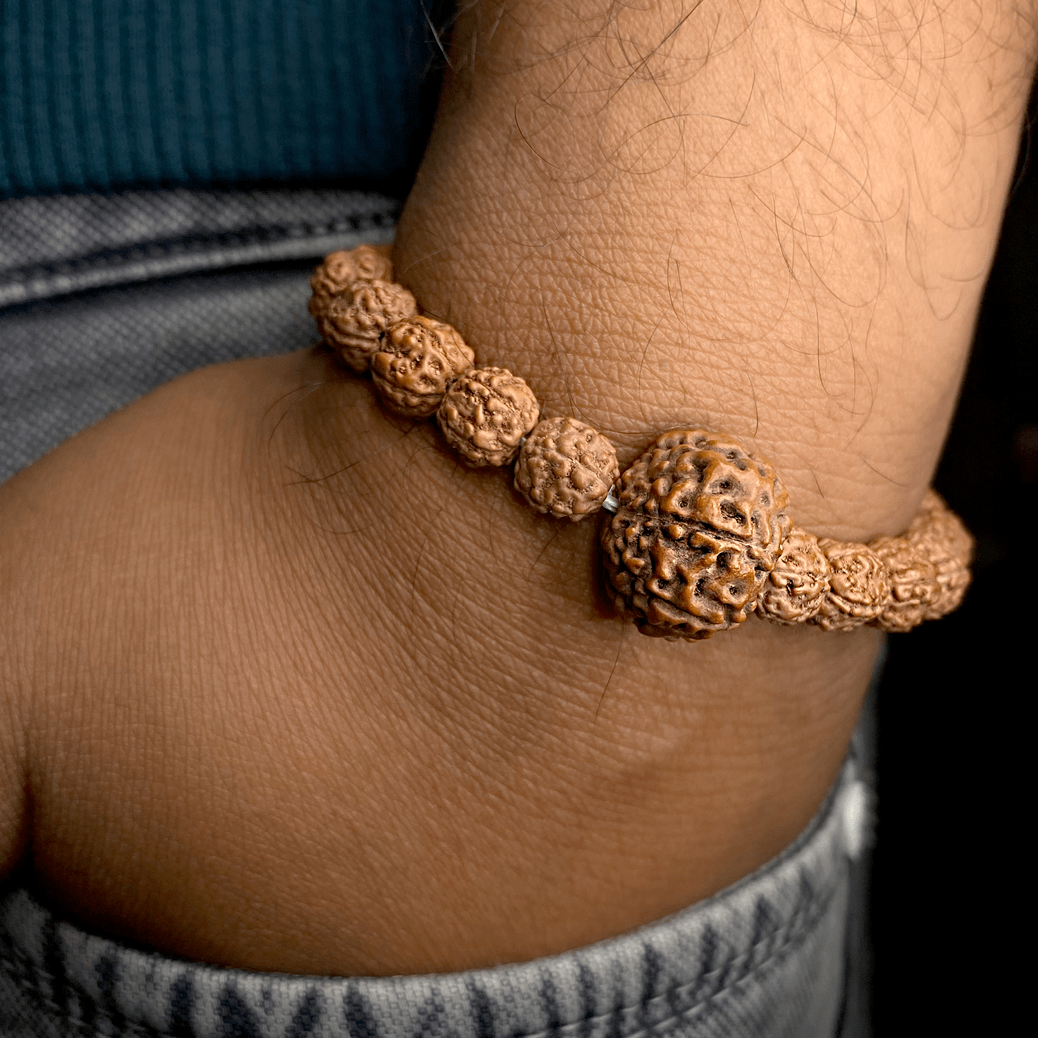 5 Mukhi Rudraksha Energy Bracelet with Single 7 Mukhi Bead - Seetara